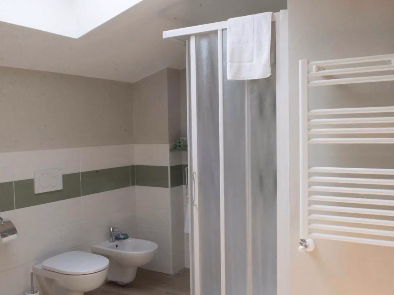 Il bagno con lucernario del B&B Barbettini