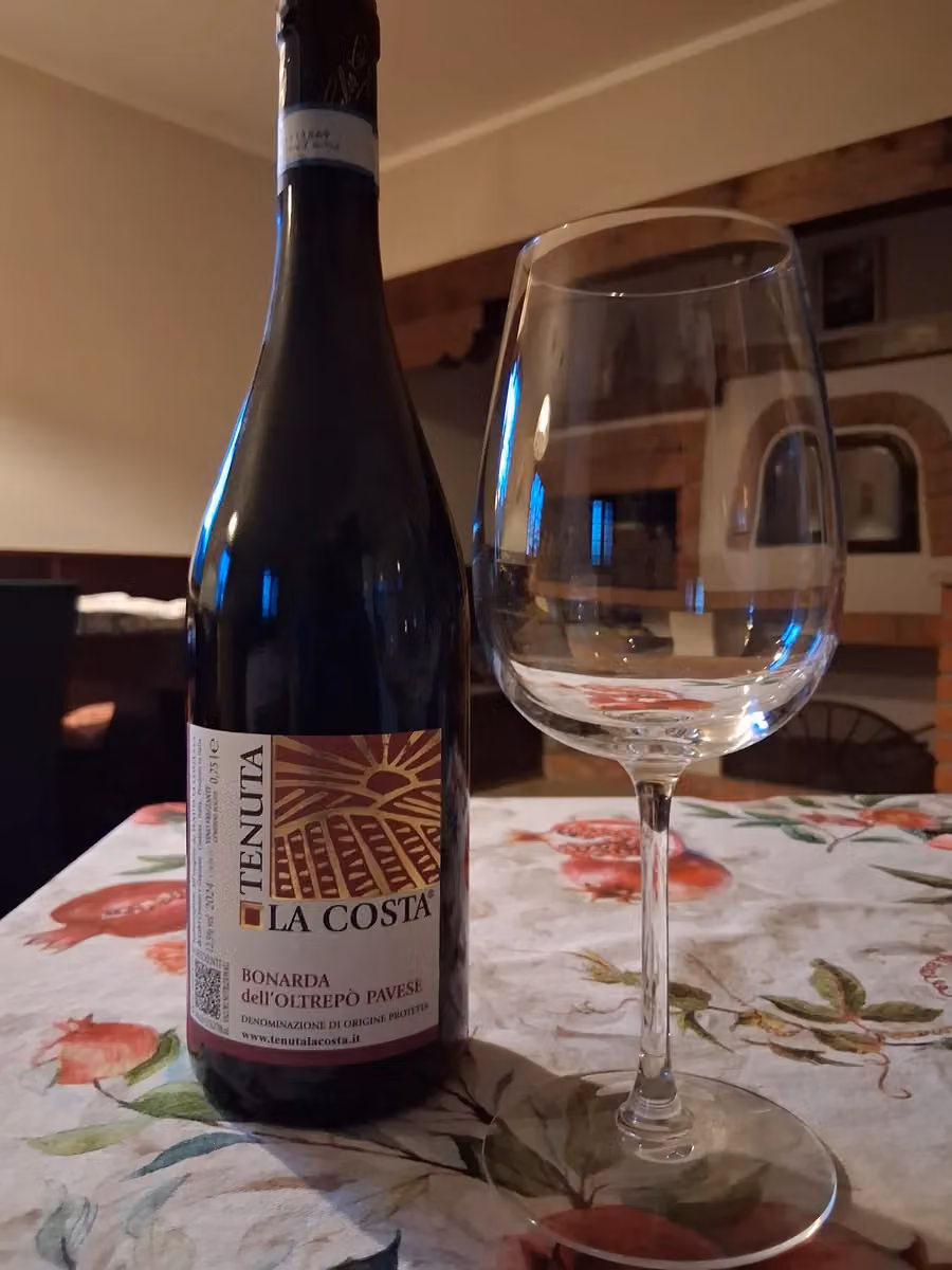 Un vino dell'Oltrepò Pavese all'Home Restaurant Barbettini